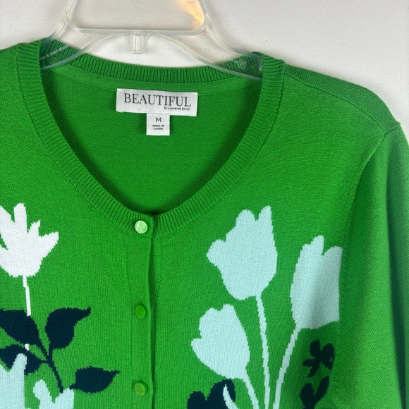 BEAUTIFUL by Lawrence Zorian green s/s cardigan w/floral design-woman’s Medium - Picture 3 of 10
